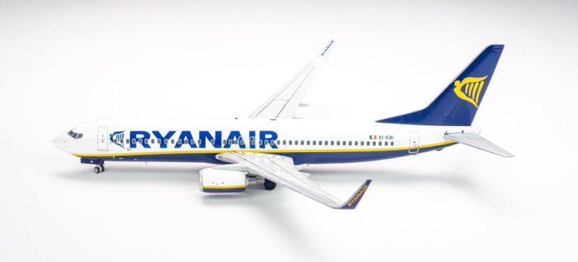 Boeing 737-800 Ryanair EI-EBI;  1:200