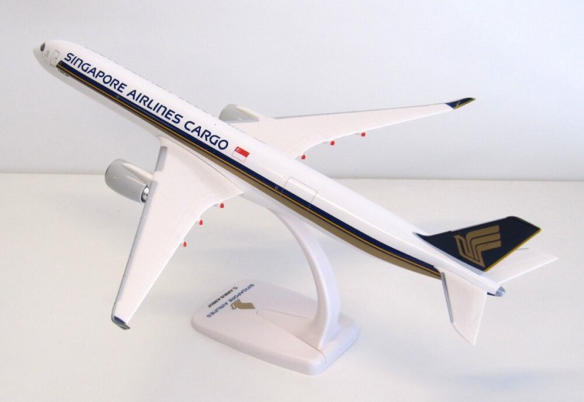 Airbus A350F Singapore Airlines Cargo;  1:200