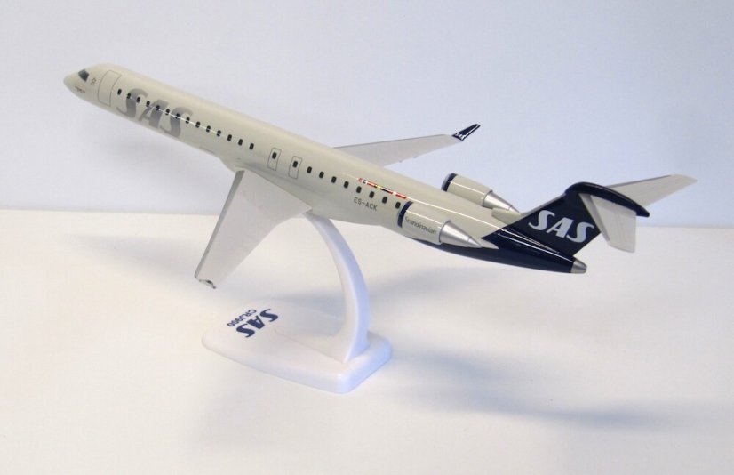 Bombardier CRJ900LR SAS Scandinavian Airlines ES-ACK;  1:100