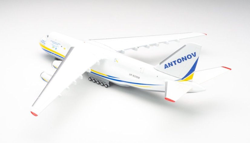 Antonov AN-124 Antonov Airlines UR-82008;  1:500