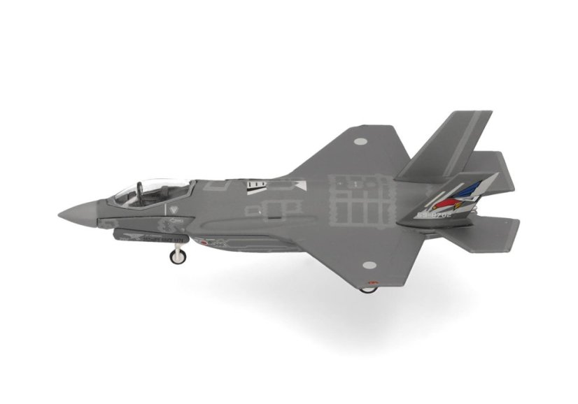 Lockheed F-35A Lightning II 69-8702 Japan Air Self-Defense Force;  1:200