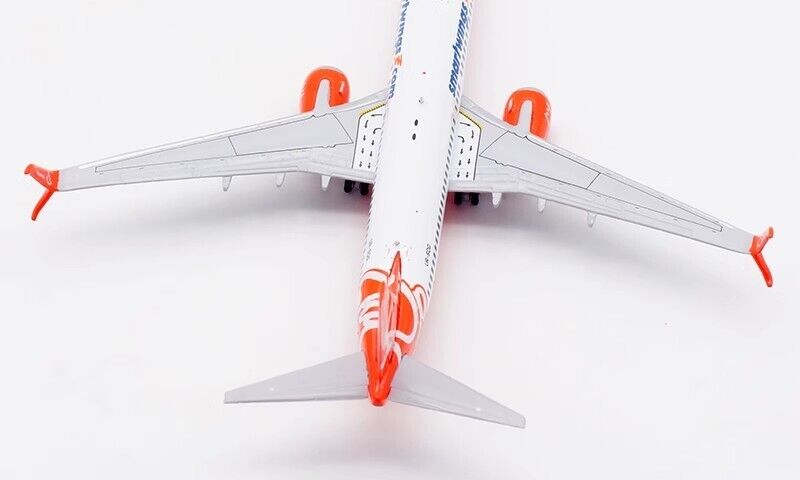 Boeing 737-800 SmartWings  UR-SQG "SkyUp Hybrid" livery;  1:400
