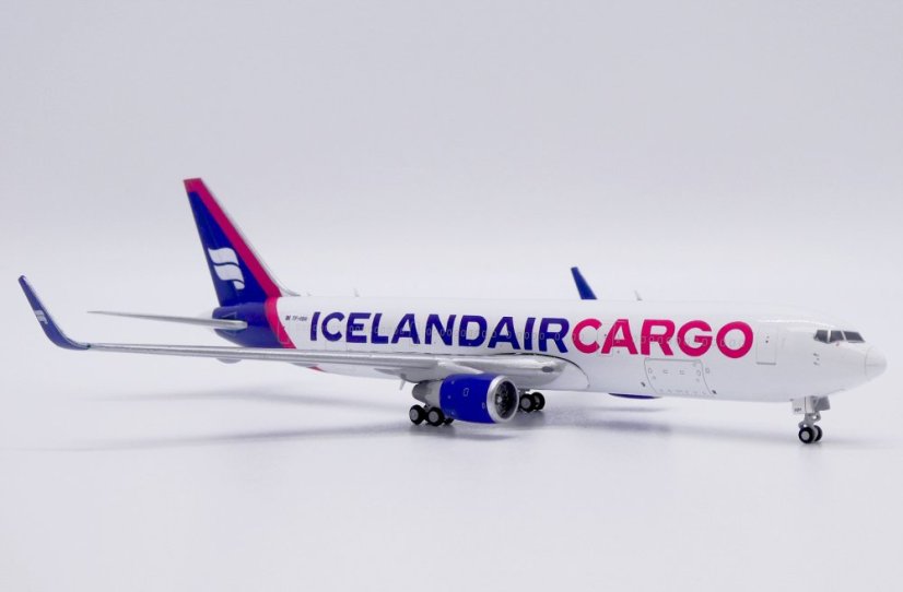 Boeing 767-300ER Icelandair Cargo TF-ISH;  1:400