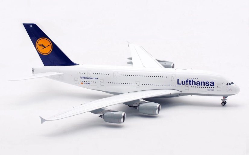Airbus A380-800 Lufthansa D-AIMA;  1:200